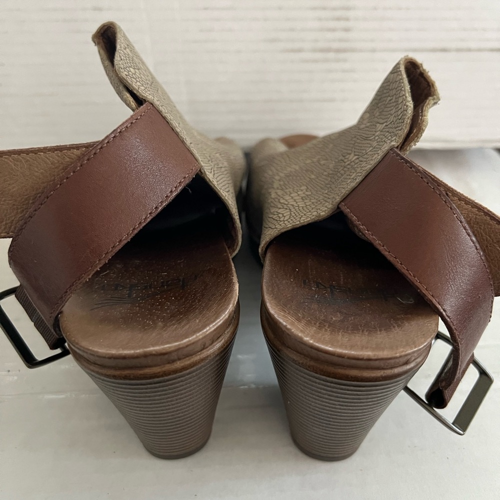 Women's Beige Patterned Sandals - Picture 3 of 4